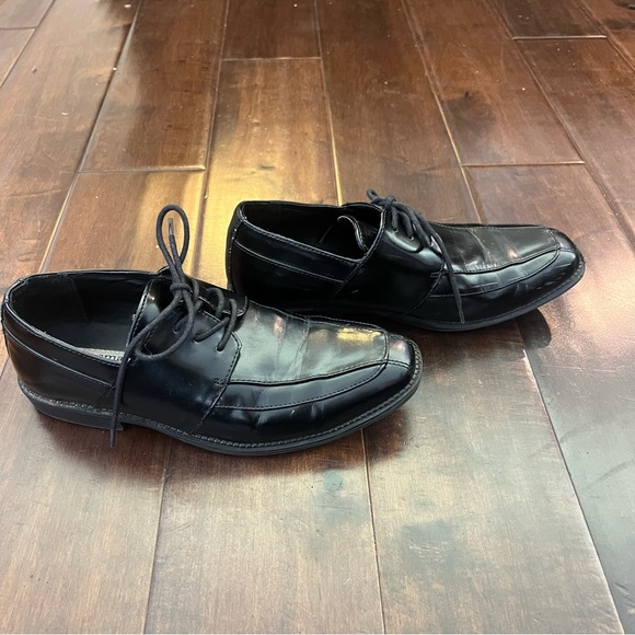 Freeman Boys black dress shoes size 6 boys. - Picture 5 of 10